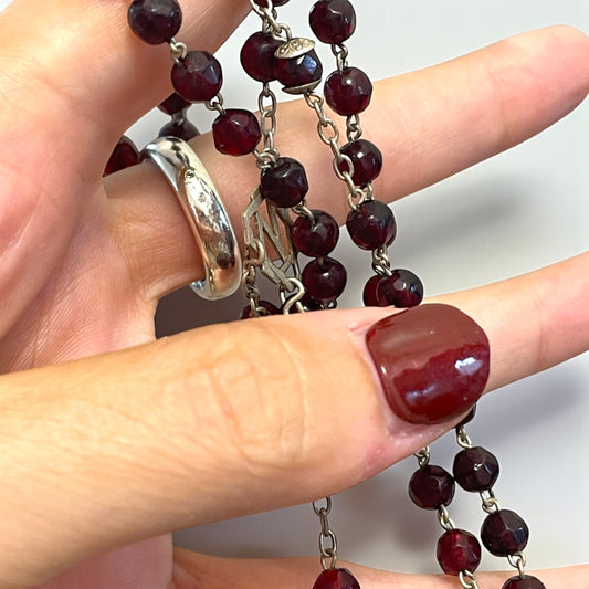 Antico Rosario Art déco in vetro di Boemia e argento dentro scrigno in noce di Tagua