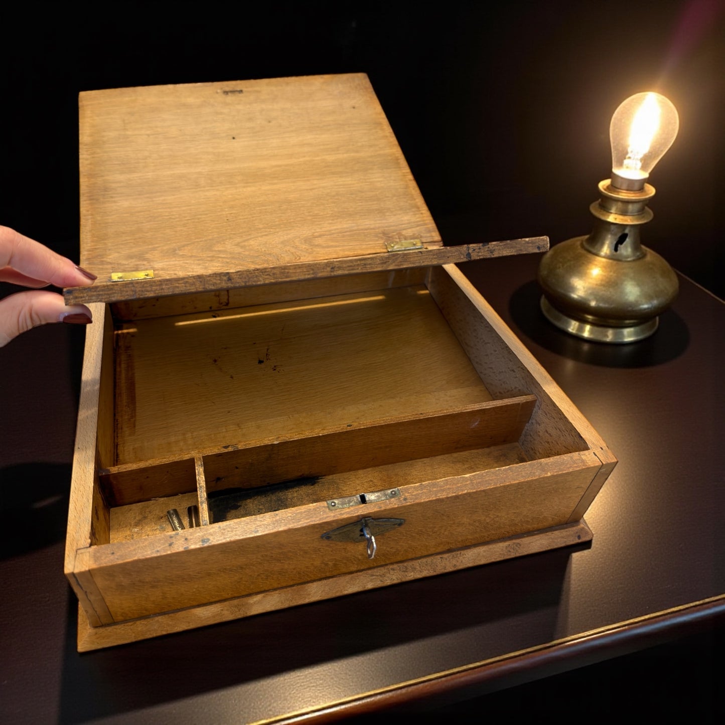 Antica scatola da scrittura, Belgio anni ‘30, con chiave funzionante e scomparto ribaltabile