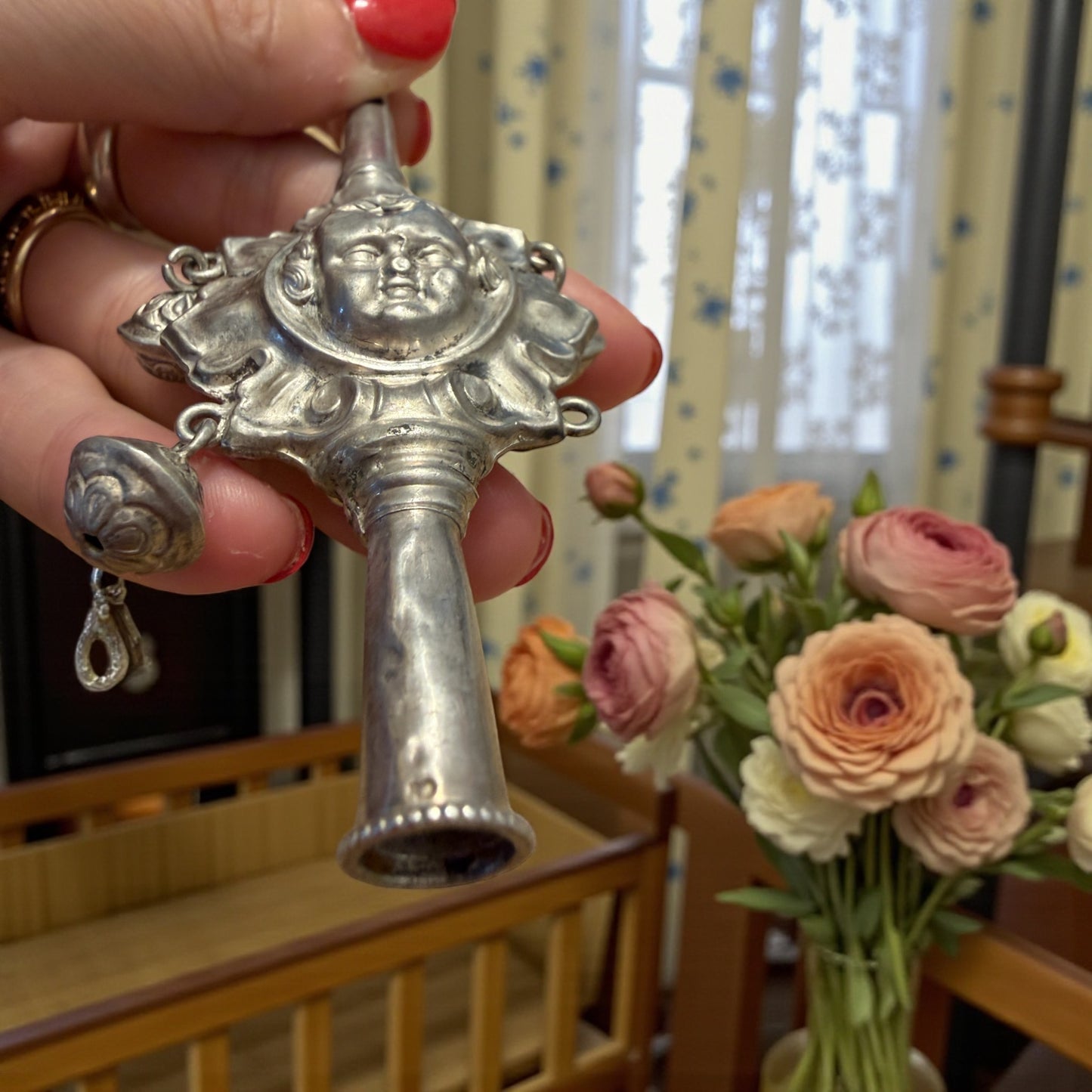 Amuleto/gioco da culla in argento con sonagli, seconda metà ‘800, molto raro