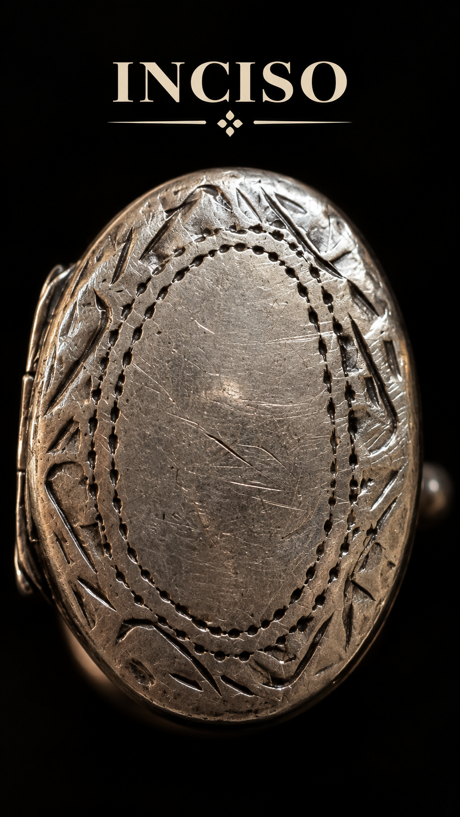 Anello in argento con vano segreto, poison ring o locker ring anni ‘40-‘50 inciso