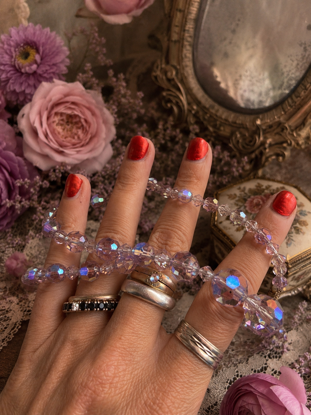 Collana perle in vetro sfaccettato rosa-lilla chiaro degradé con chiusura a barilotto, anni 50-60