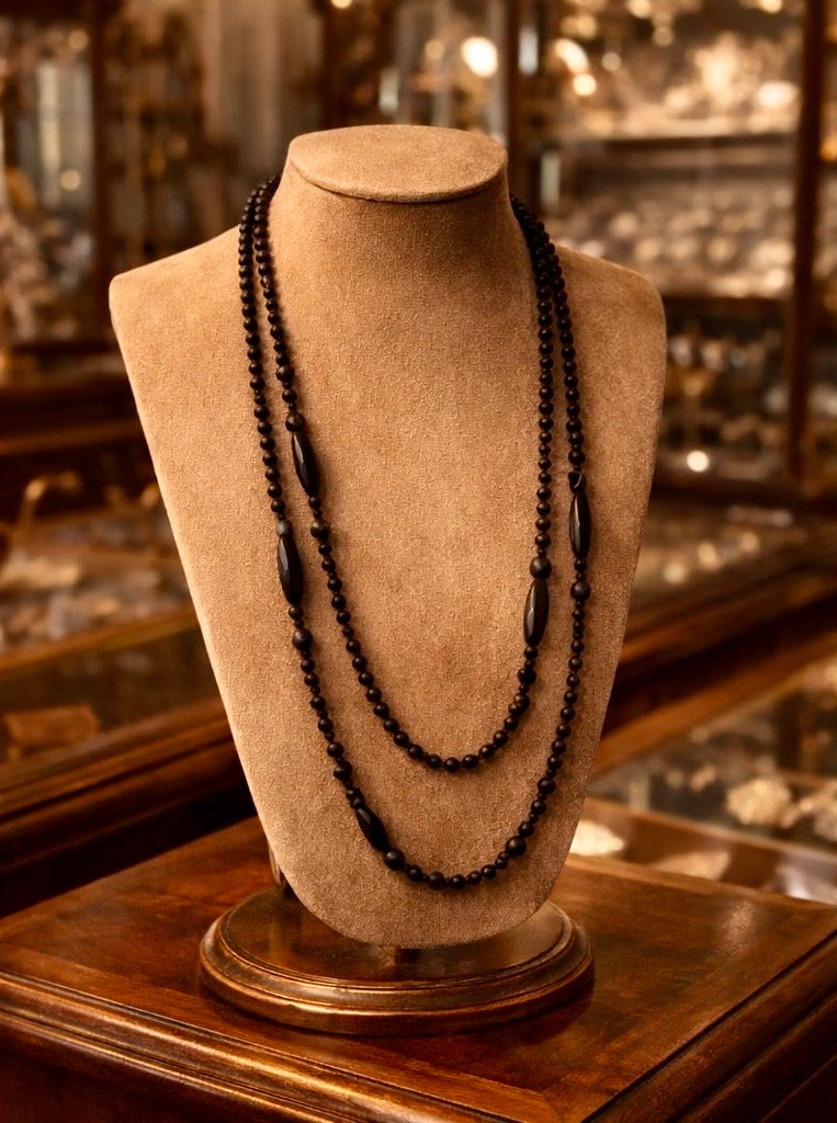 Lunghissima collana da lutto in vulcanite / ebanite primi 900, 150 cm
