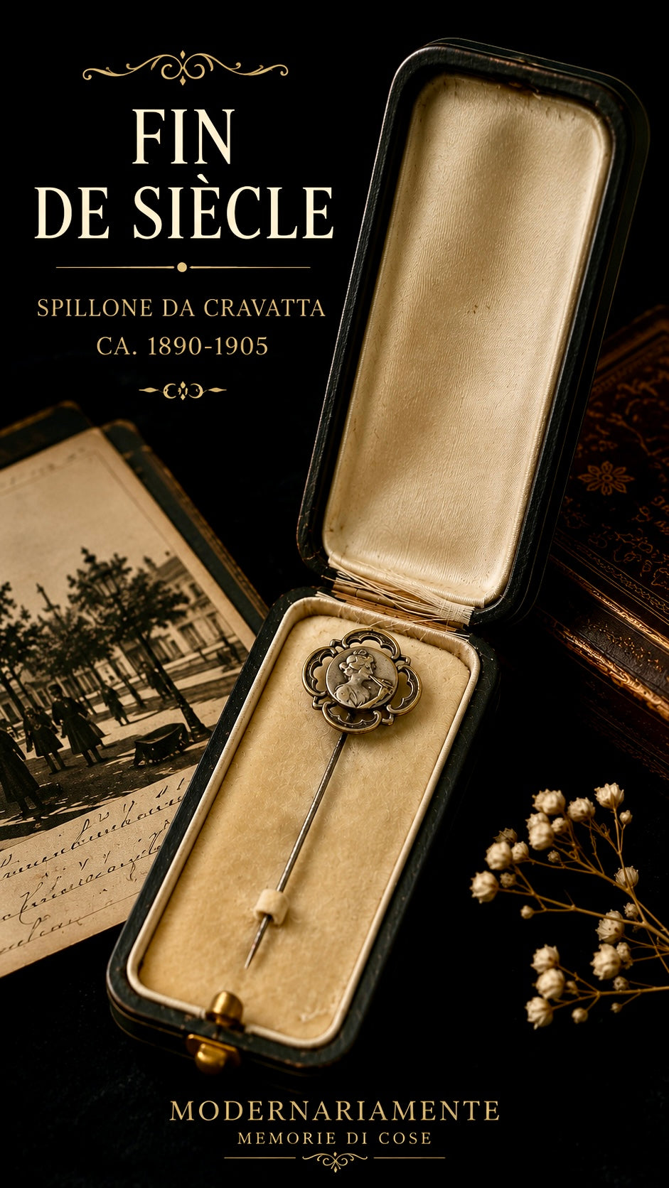Antico spillone da cravatta o revers fine ‘800 con allegoria della musica e scrigno coevo