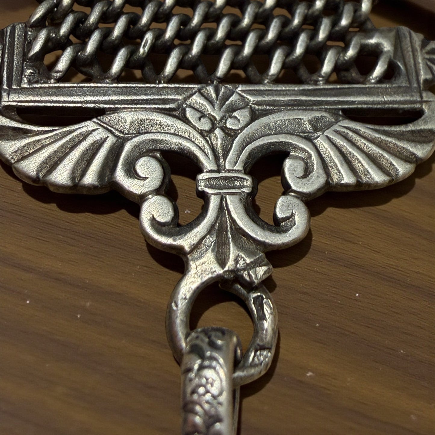 Gioiello catena da panciotto in argento massiccio con medaglia bifacciale Liberty - fine ‘800 primo ‘900