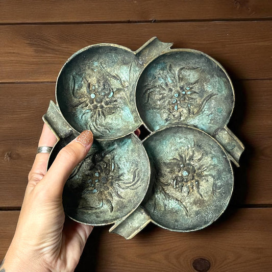 Grande posacenere scultoreo in bronzo art déco