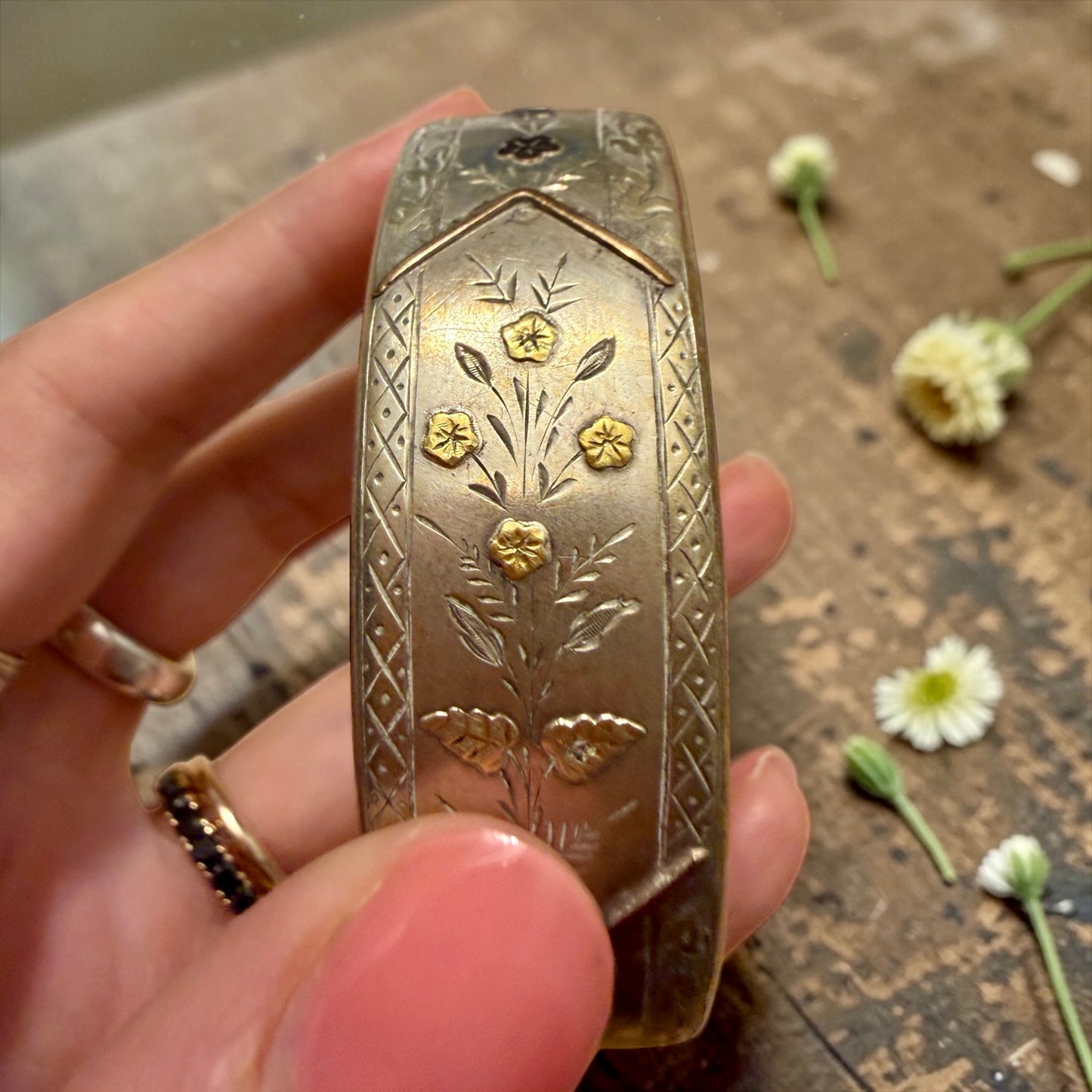 Bracciale in argento massiccio antico, fine ‘800 primo ‘900 con fiori placcati oro