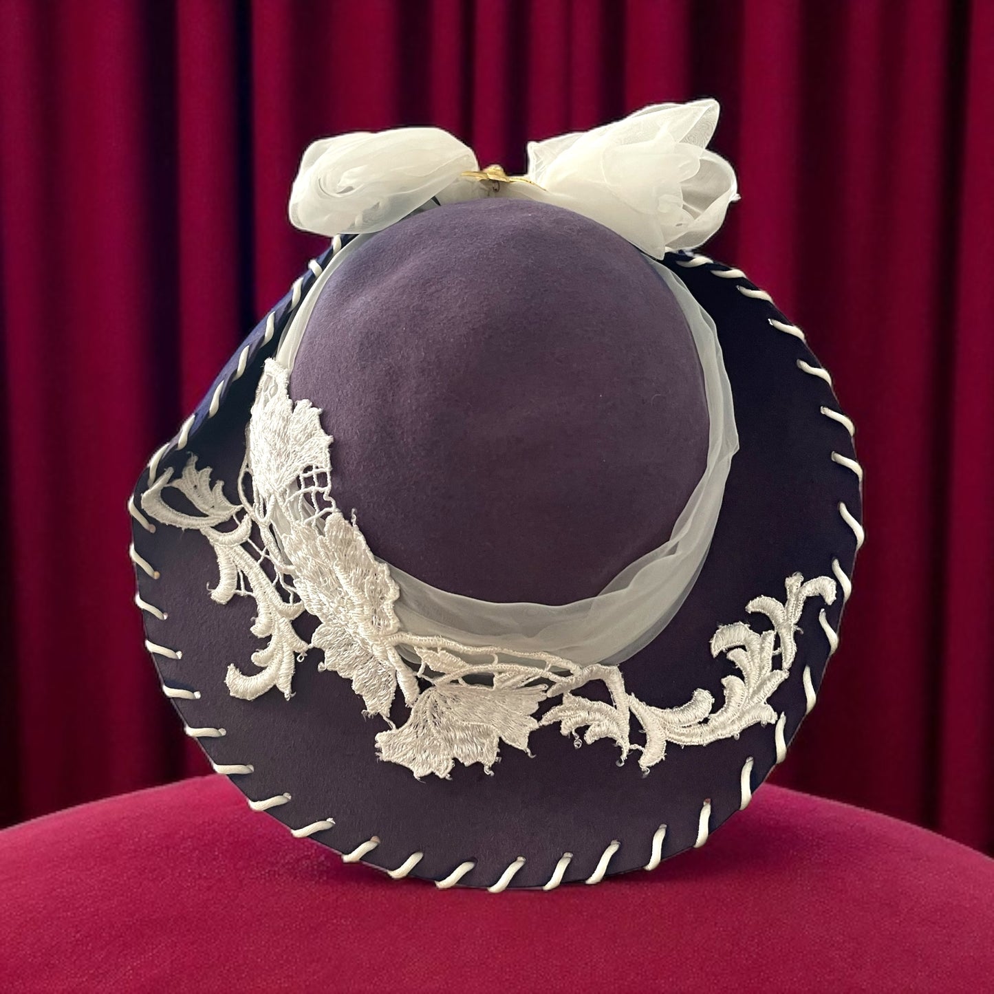 Cappellino in feltro blu viola anni ‘50 rivisitato da cerimonia