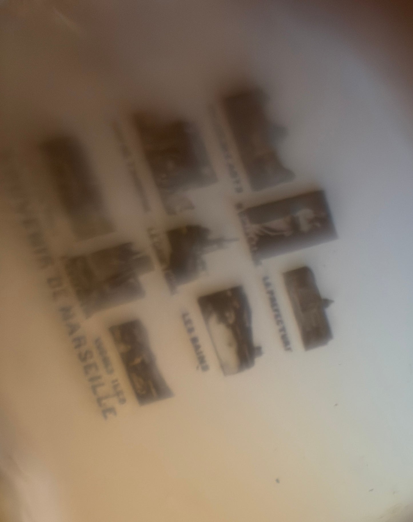 Antica penna da calamaio in osso con medaglia Notre Dame de la Garde e lente segreta Stanhope