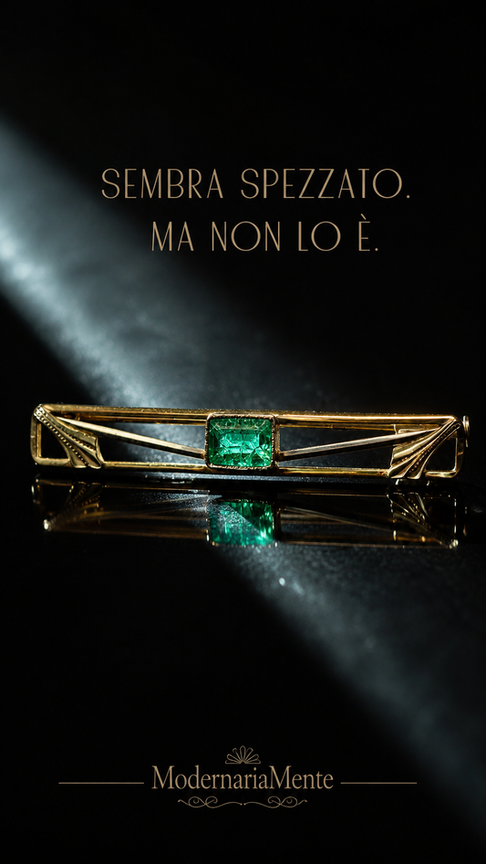 Spilla antica art déco a barretta placcata oro con cristallo verde
