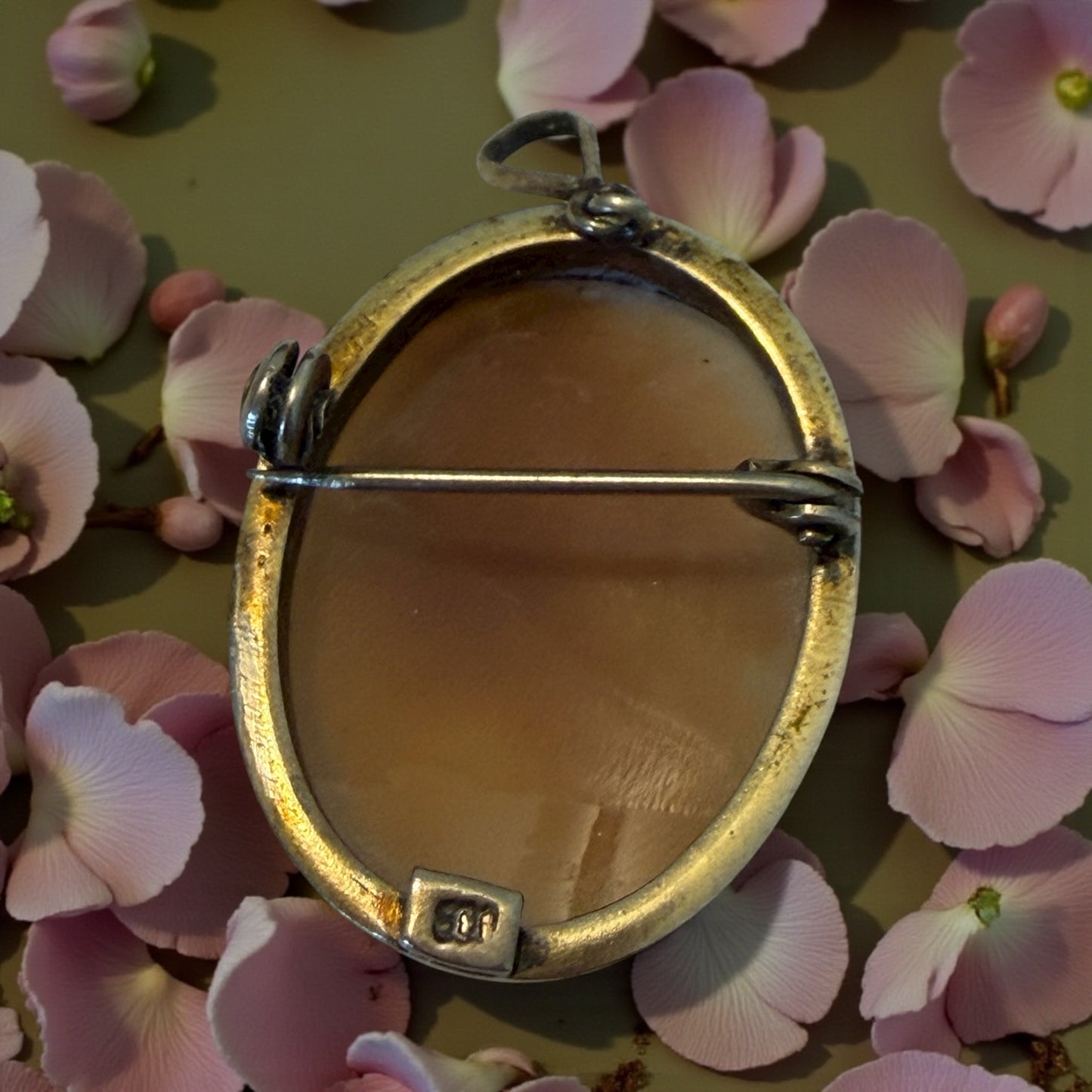 Spilla-pendente cameo su conchiglia, circa metà novecento