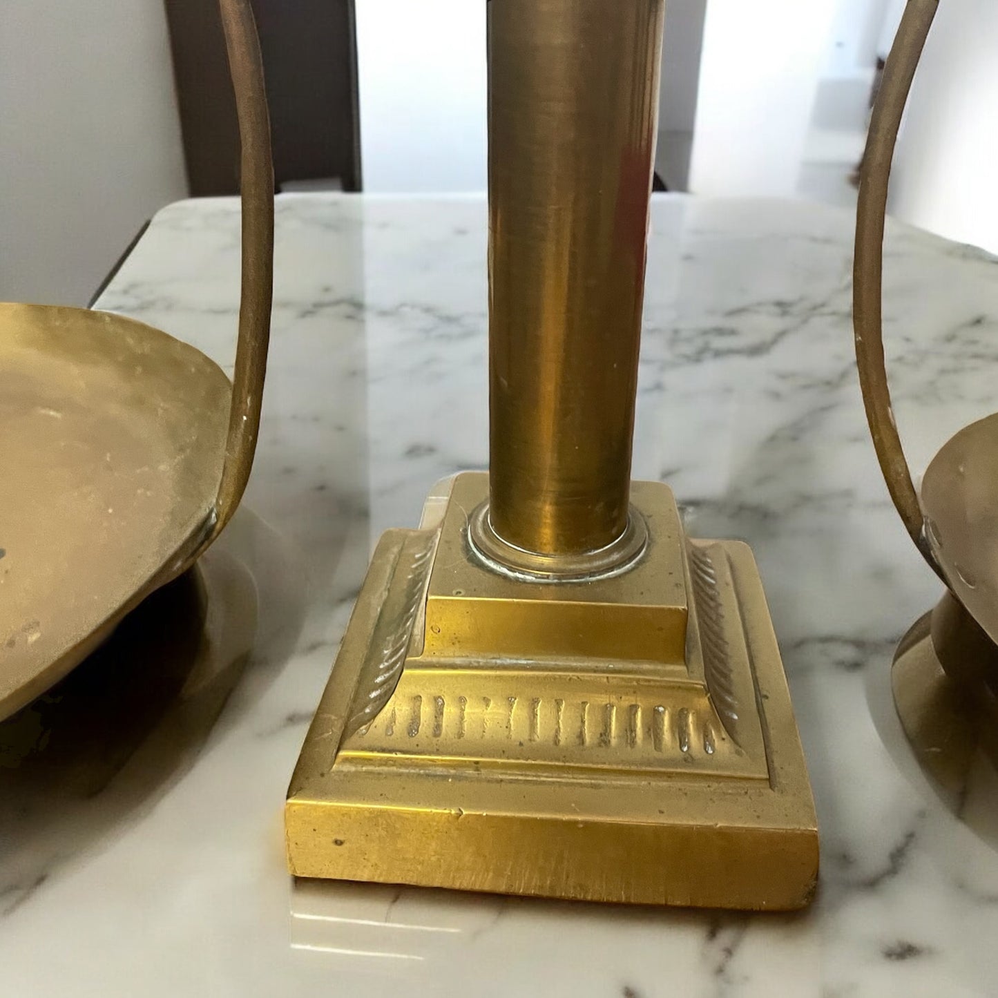 Grande bilancia decorativa a due piatti da studio notarile, ca metà ‘900