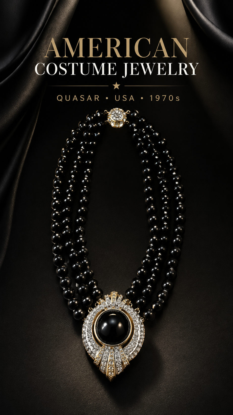 Collier a triplo filo in perle nere con grande pavé centrale e cabochon Quasar, USA anni ‘70