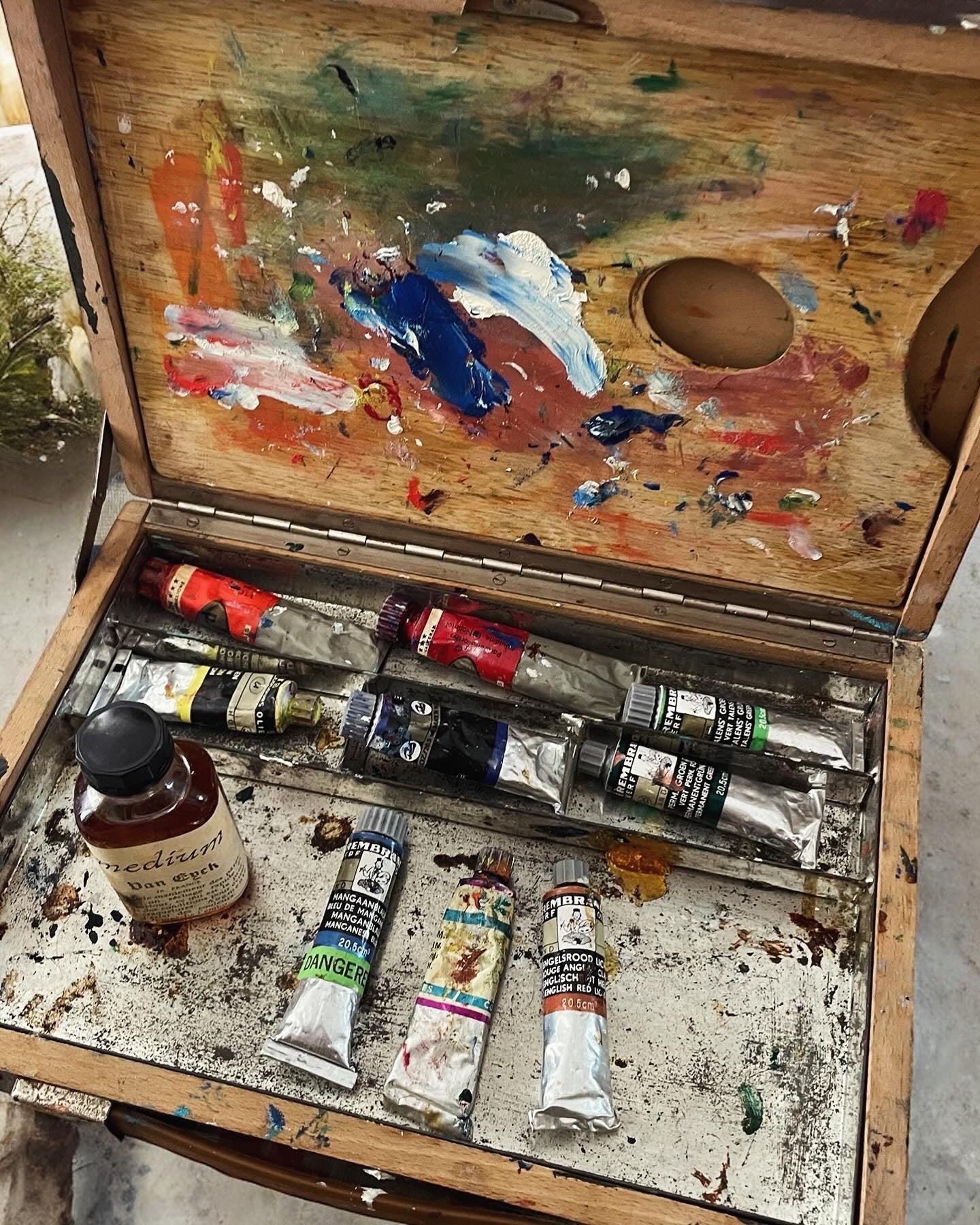 Painter's case with colors and palette