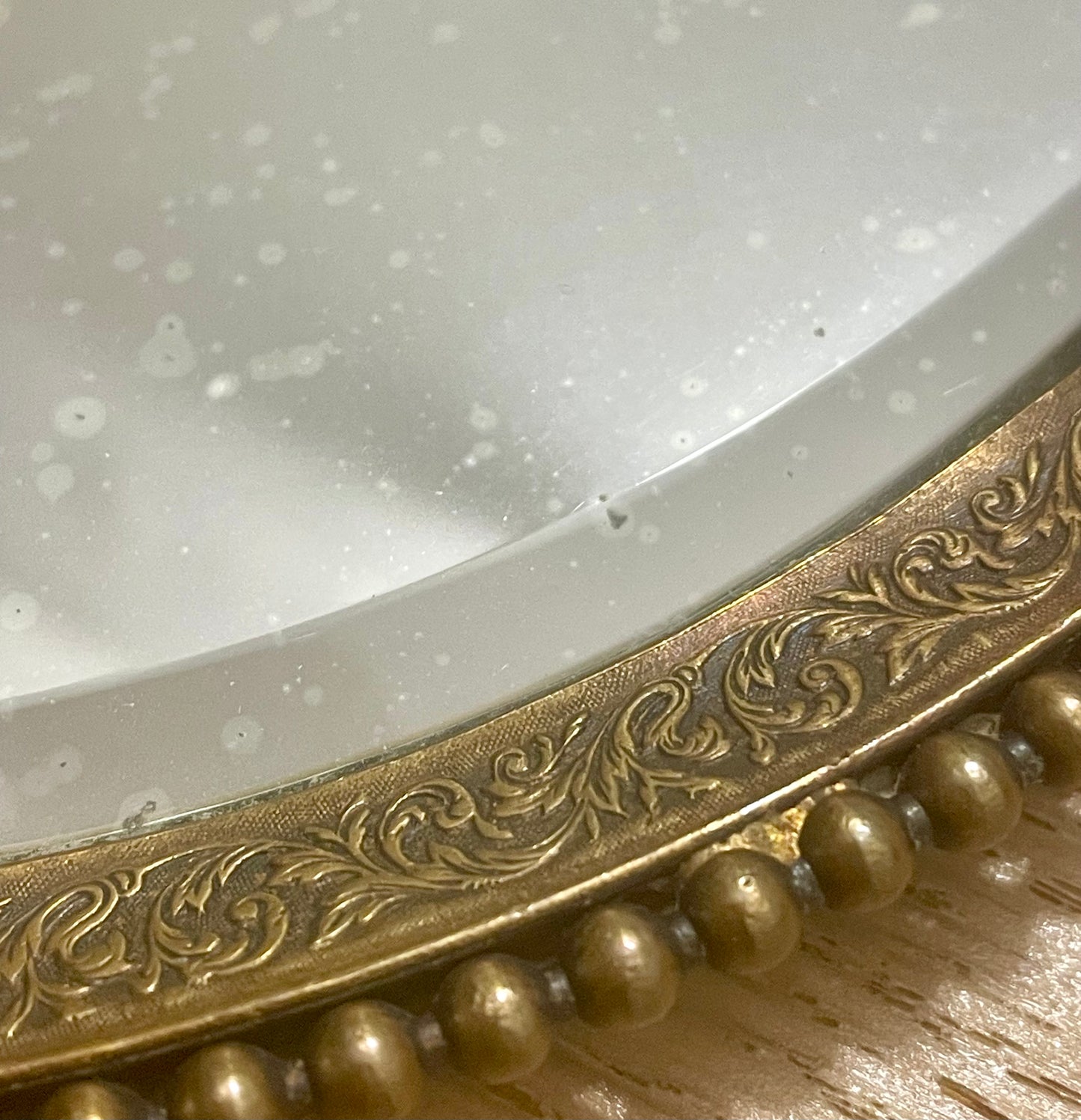 Antico specchio da mano al mercurio, fine ‘800 finemente lavorato