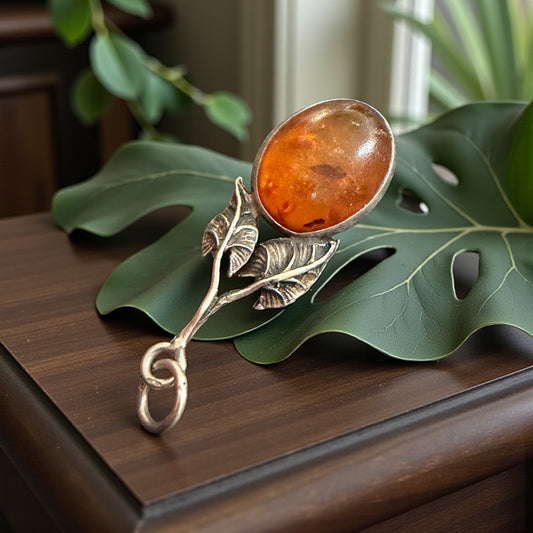 Pendente in Ambra e argento 925 con lavorazione fitomorfa