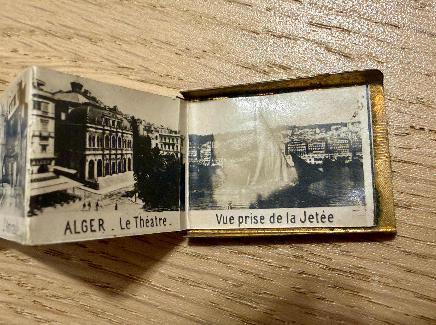 Gioiello pendente, rarità d’epoca, anni 10 20 libro in miniatura con fotografie Algeri