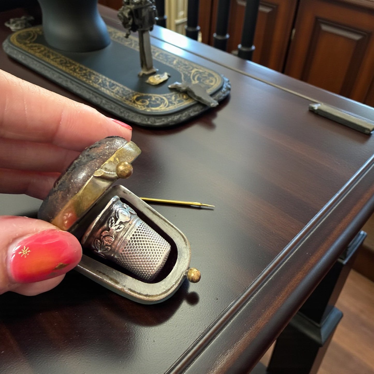 Porta ditale e ditale in argento, fine ‘800 - primo ‘900