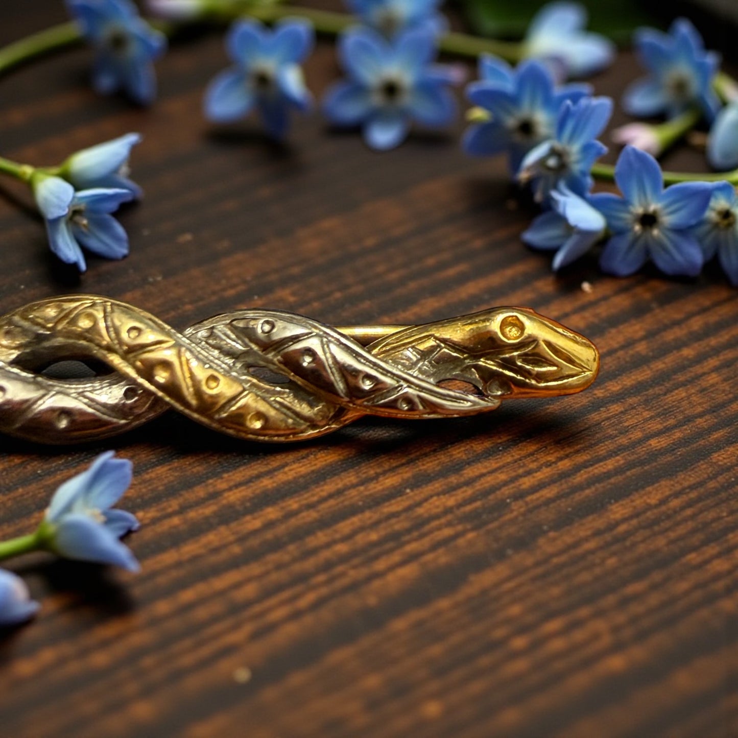 Spilla argento 925 con due serpenti intrecciati e pietra centrale, italiana, punz. Arezzo