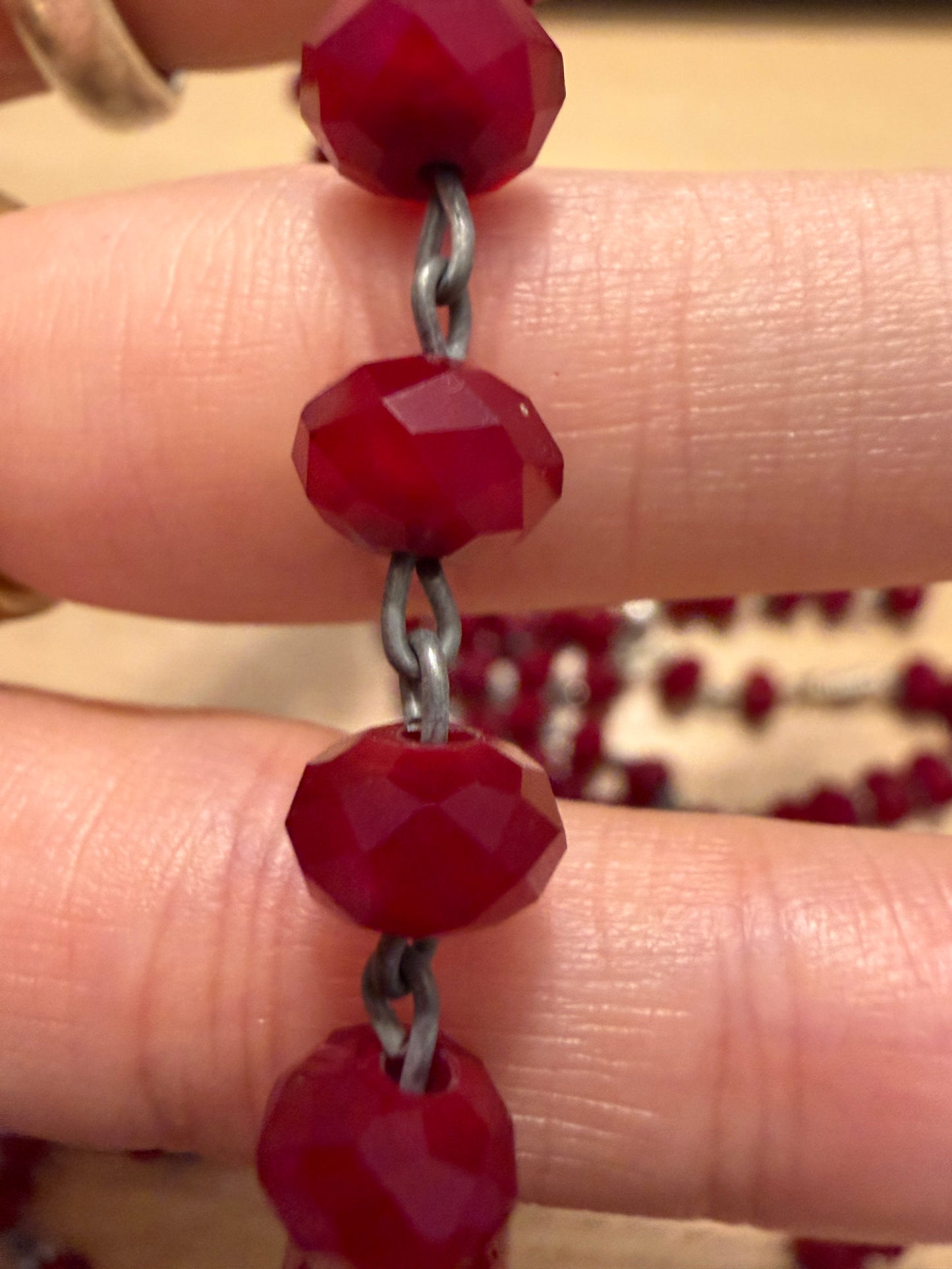 Sautoir lungo 130 cm rosso con elementi argentati, collana portabile a singolo o doppio giro