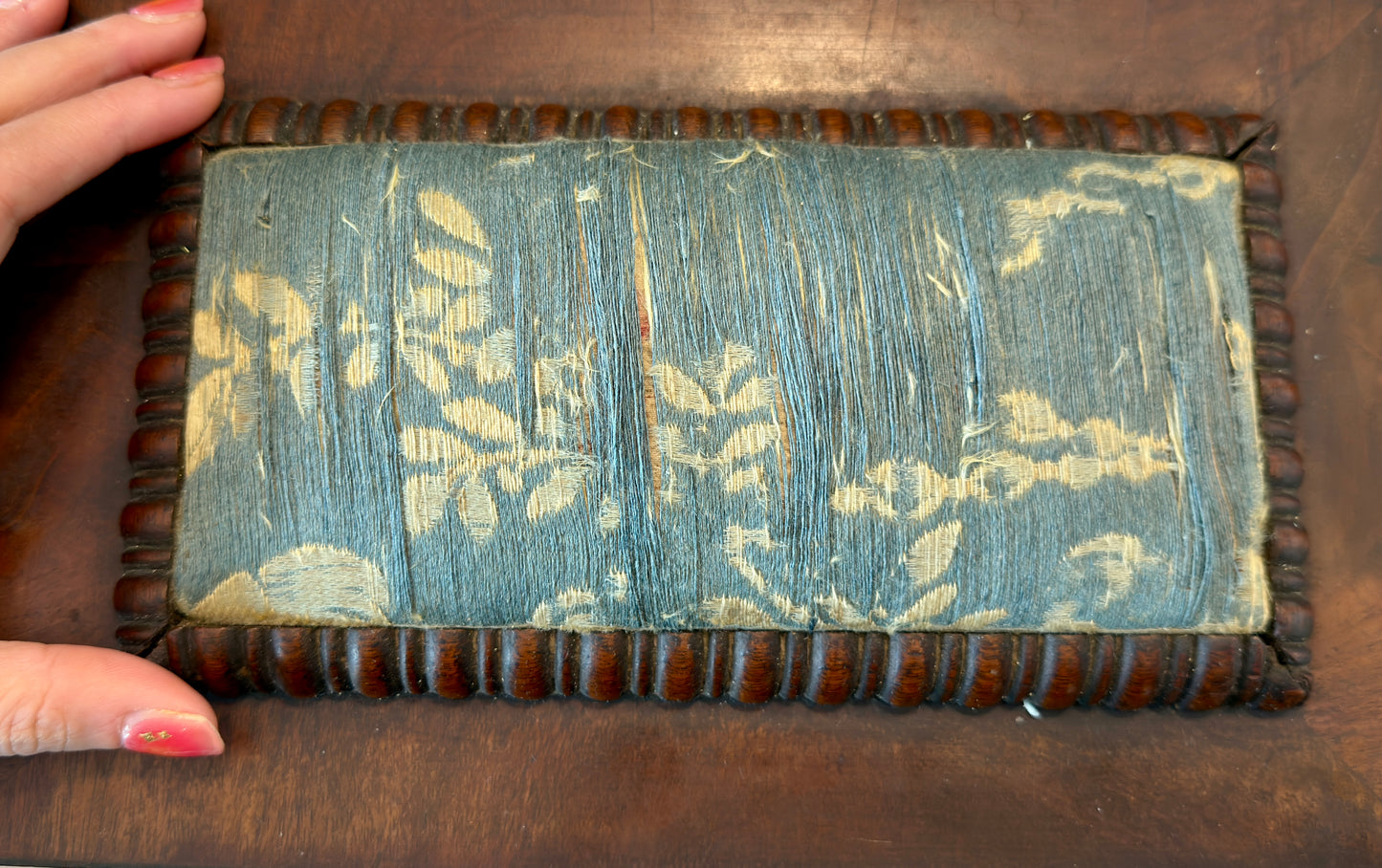 Antica scatola da lavoro femminile di fine ‘800 con cuscino superiore e doppio scomparto