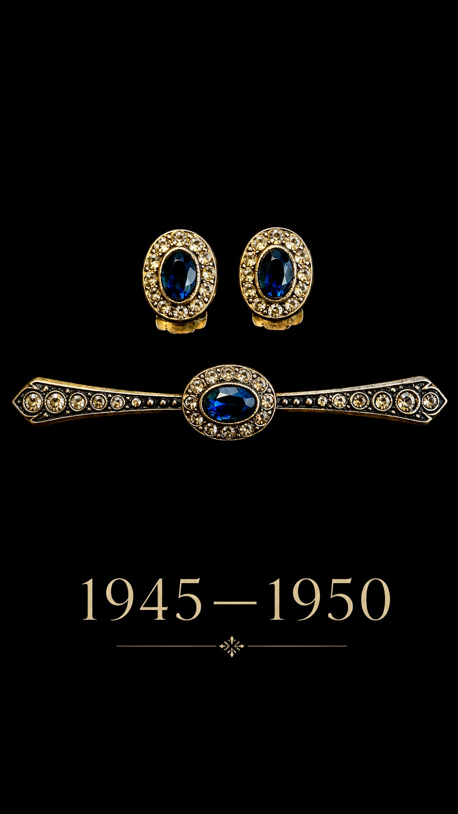 Luminosa parure fine anni ‘40, spilla a barretta e orecchini clip con cristalli e cabochons blu profondo