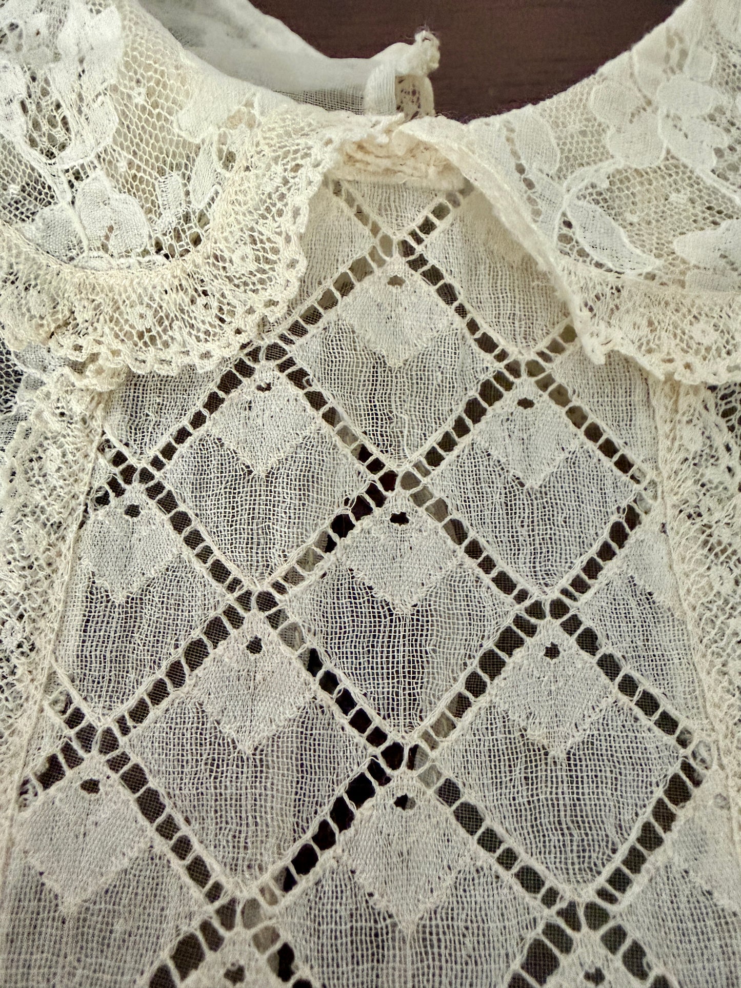 Antico davantino in pizzo da bimba per cerimonia, anni ‘20-‘30