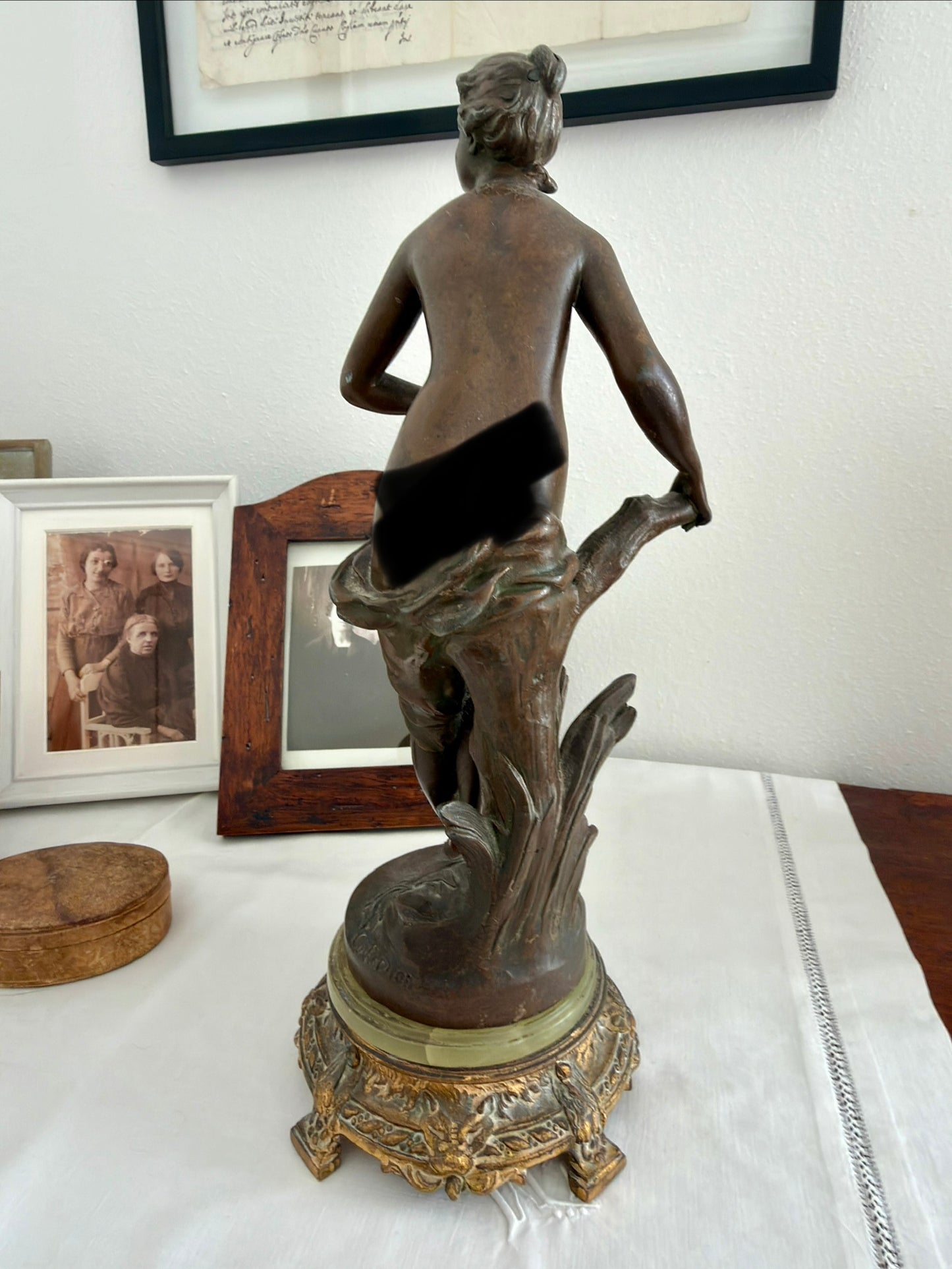 Scultura in regule Art Nouveau firmata Perron, titolo “Surprise”, fine 800 primo 900