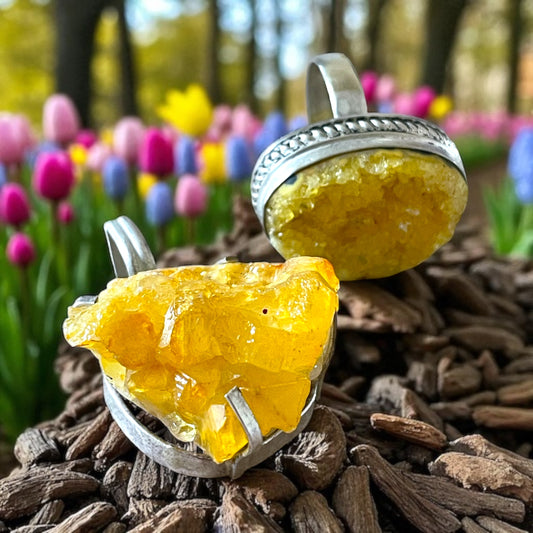 Set pendente ed anello placcati argento con drusa gialla