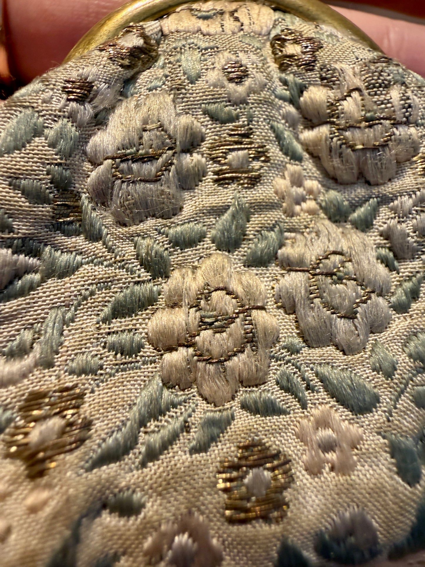 Aumonière d’epoca in jacquard con ricami serici e d’oro, primo ‘900