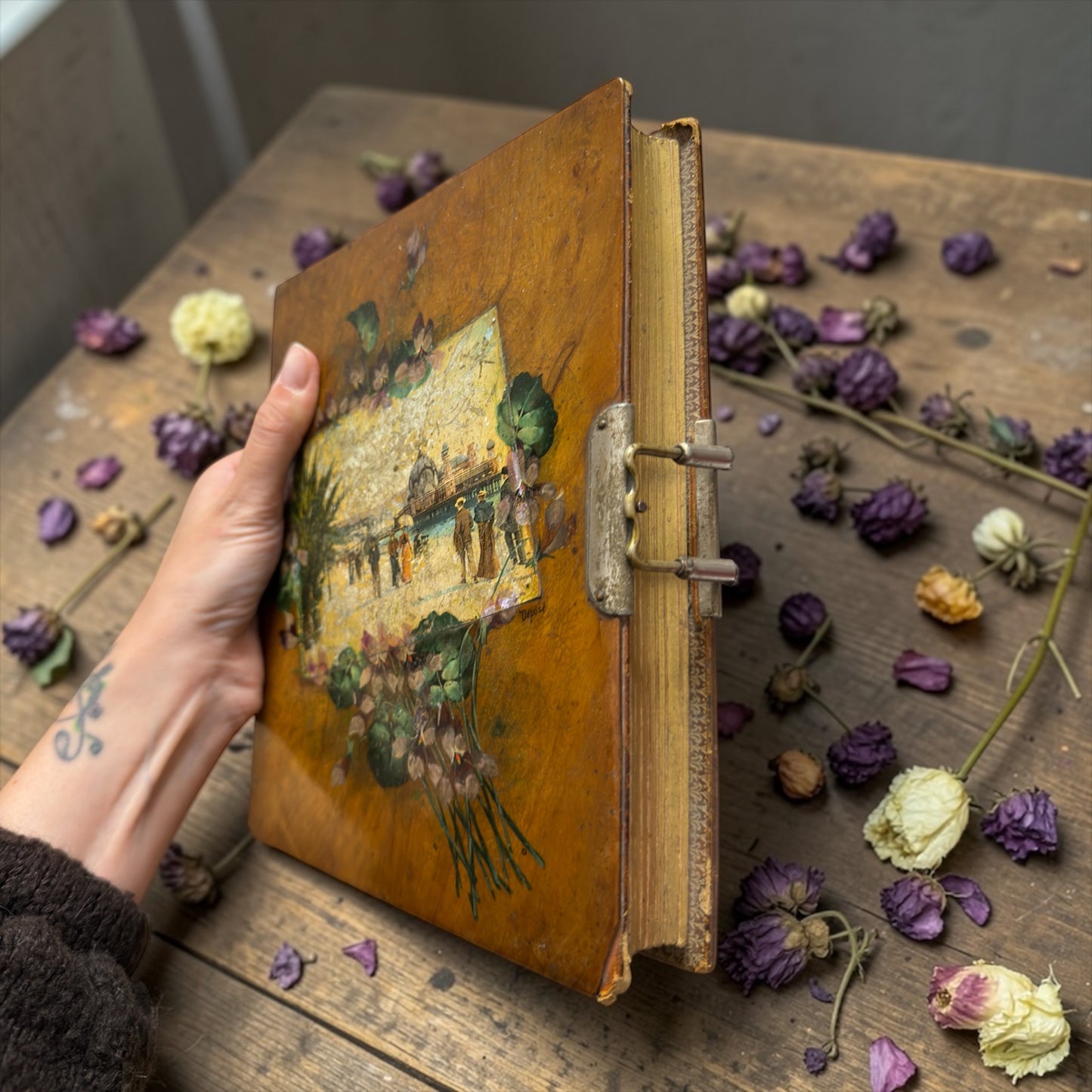 Antico album 1880-1900 completo con 28 fotografie d’epoca, dedica, data e copertine dipinte