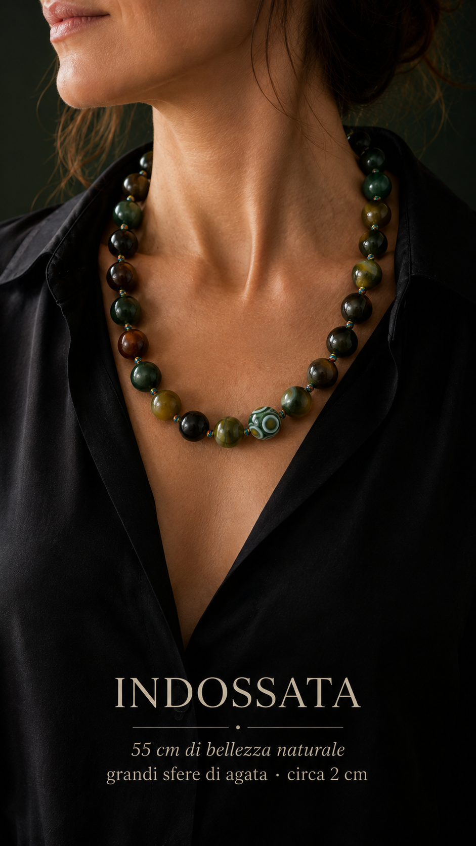 Importante collana in perle di varietà di agate verdi infilate ed annodate a mano, gioiello contemporaneo