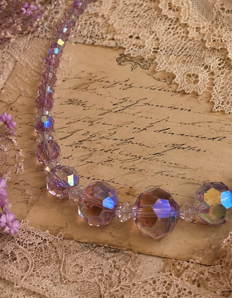 Collana perle in vetro sfaccettato rosa-lilla chiaro degradé con chiusura a barilotto, anni 50-60