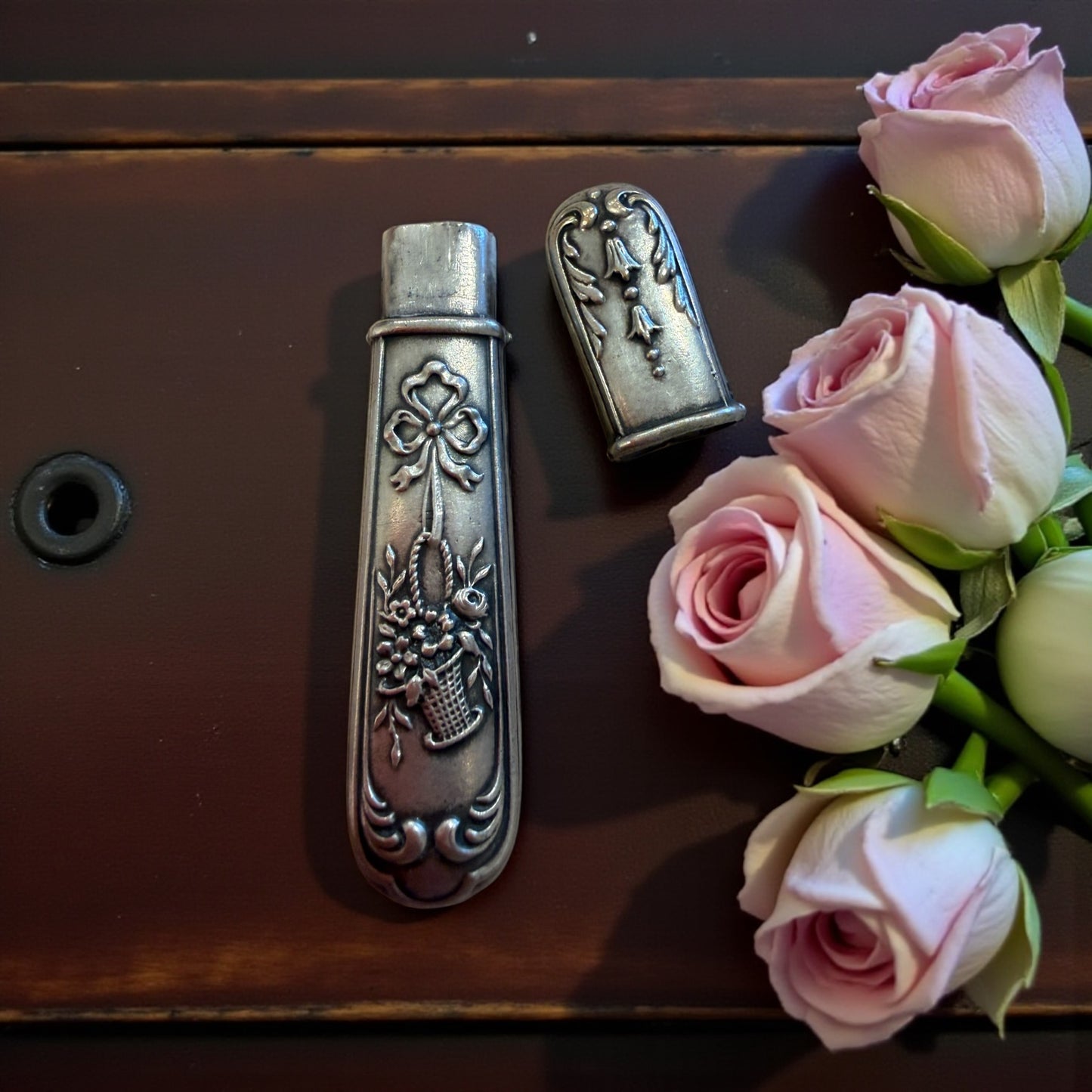 Porta aghi in argento testato fine ‘800 primo ‘900, decorazione Liberty