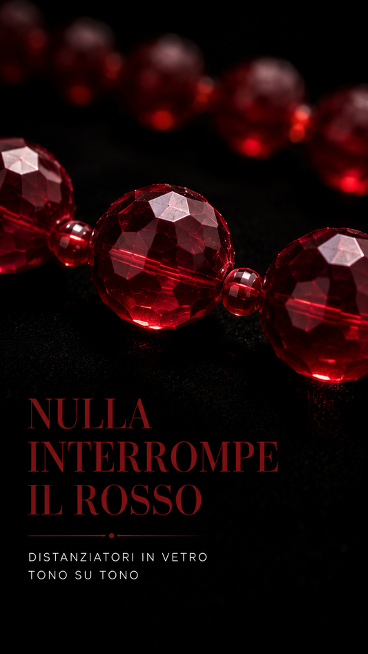 Collana in perle di vetro sfaccettato degradé rosso anni ‘60 con chiusura a barilotto argentata