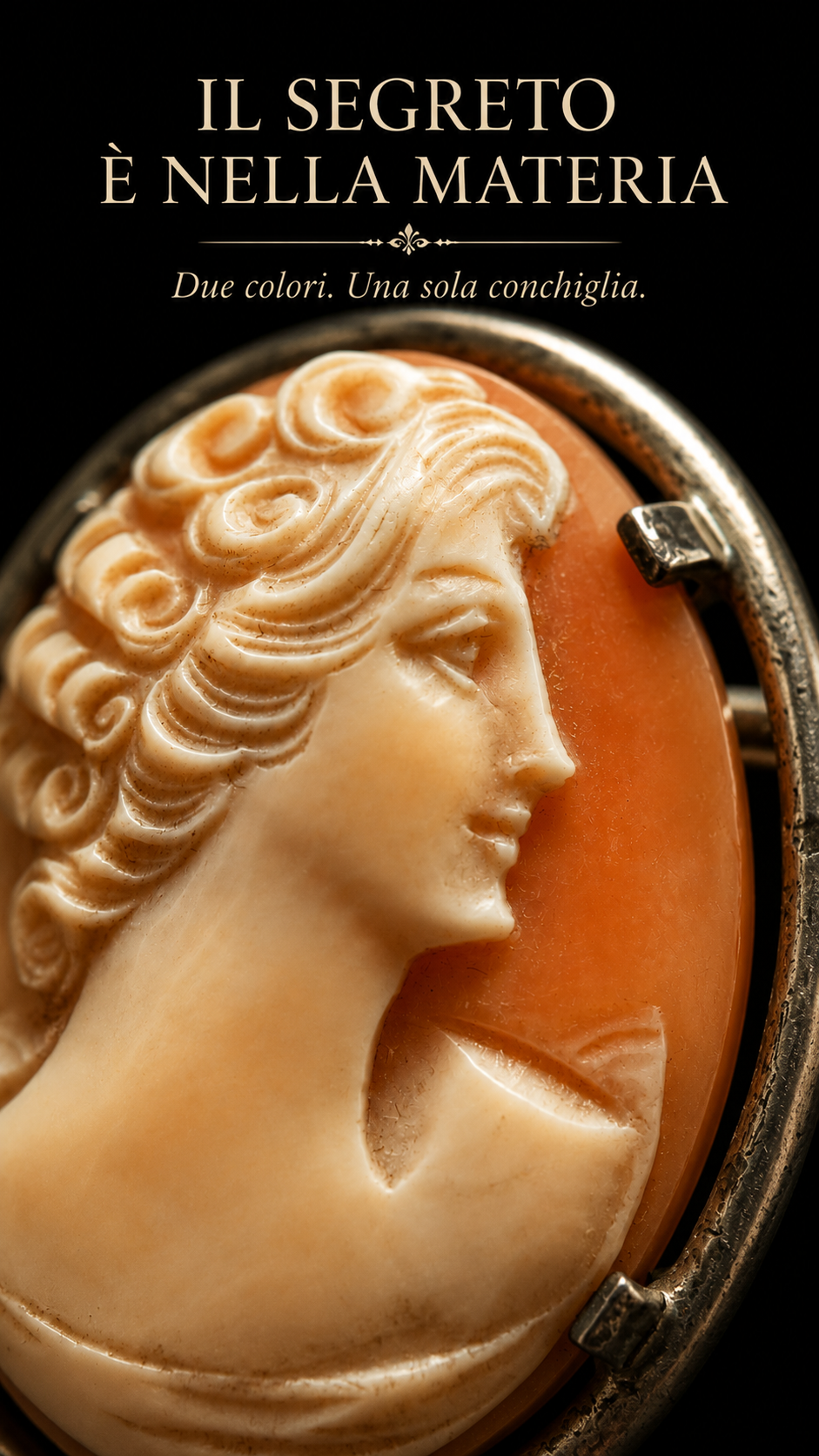 Antico cammeo in conchiglia intagliata con doppia funzione di pendente e spilla, argento francese