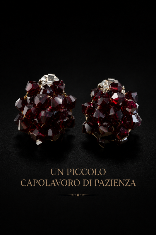Orecchini clip in cristalli, color Granato, anni 50 prob. produzione boema ￼