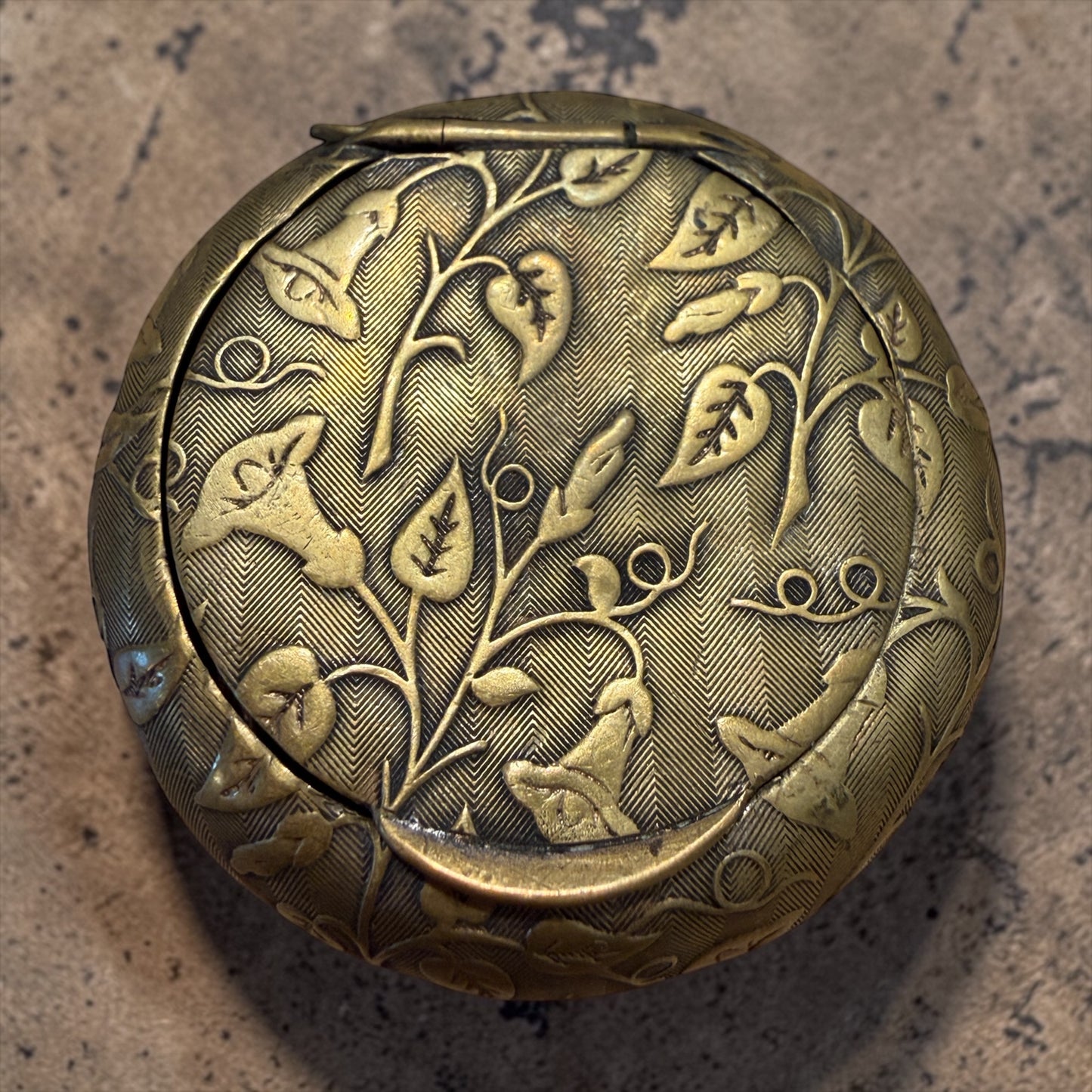 Porta cipria poudrier da viaggio fine ‘800 primo ‘900 guilloché con campanellini