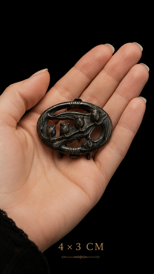Antico gioiello a clip per abiti o sciarpe Art Nouveau con mughetti, ca 1910-20