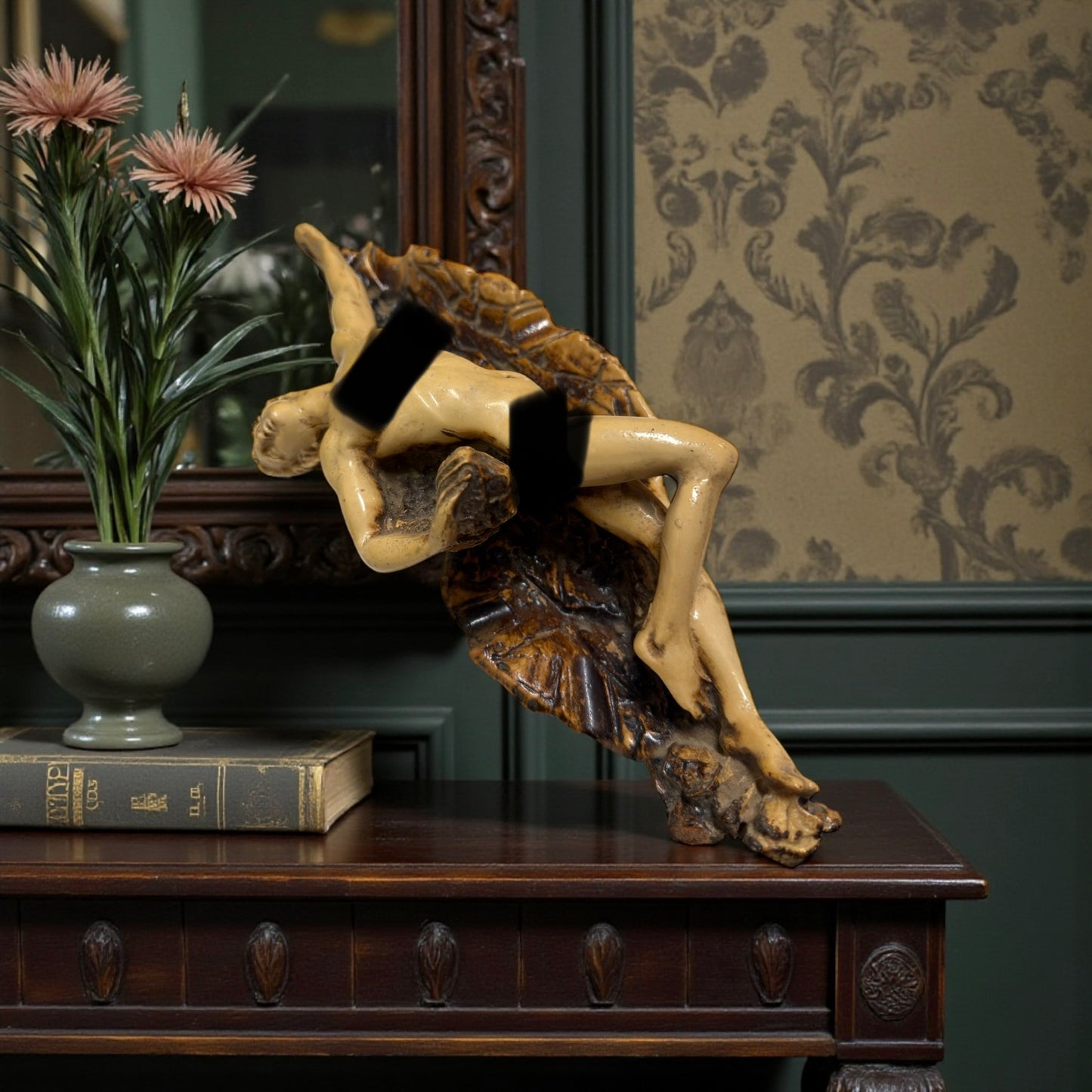 Scultura tardo Déco nudo di donna su roccia