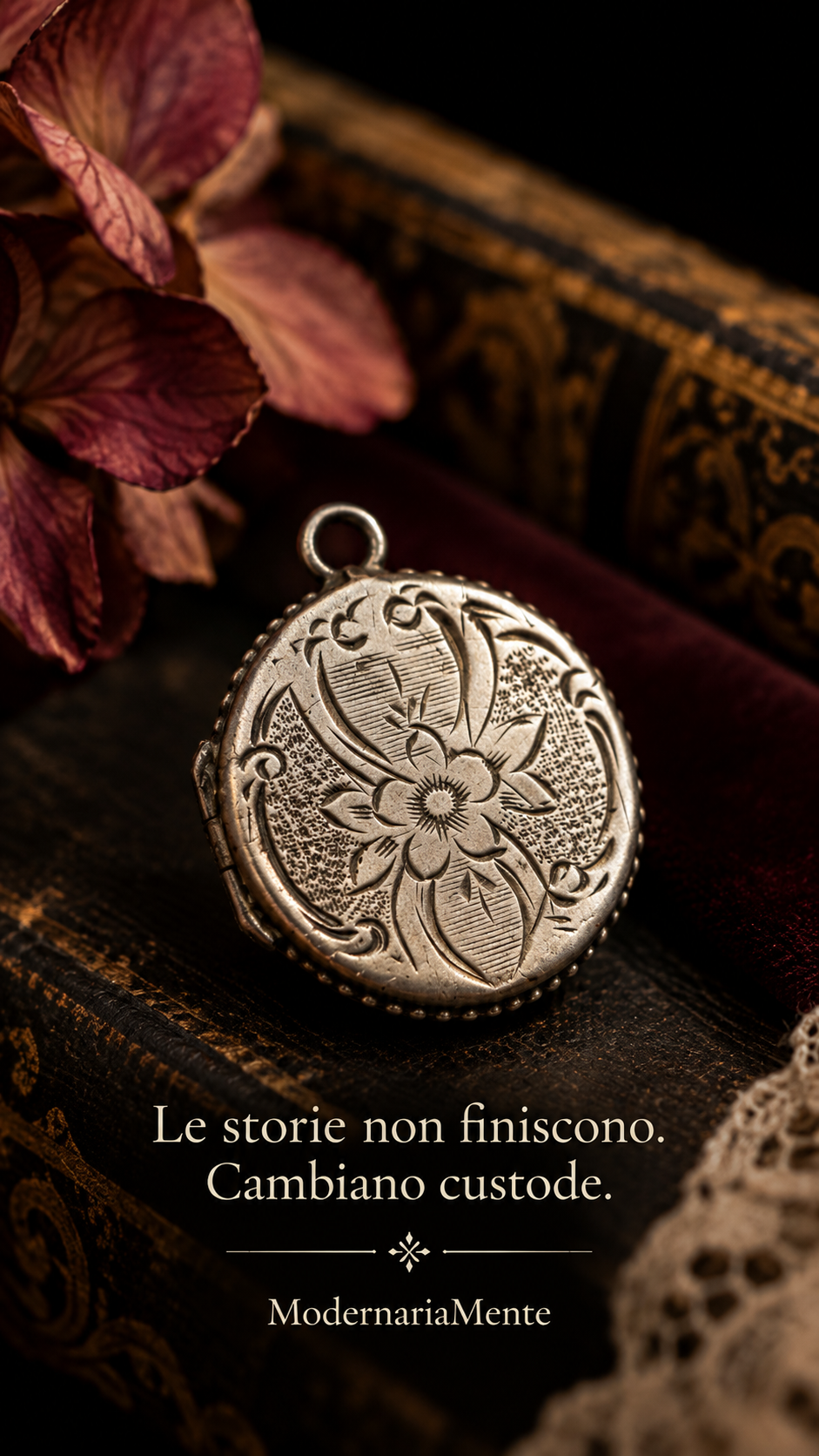 Antico locket in argento massiccio pendente porta foto inciso con foto epoca fine ‘800 primi ‘900