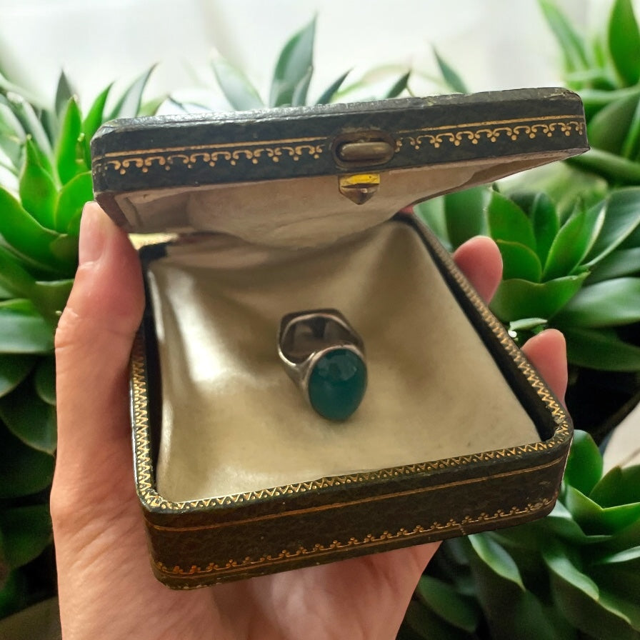 Anello di design in argento massiccio anni ‘70, prob. Calcedonio