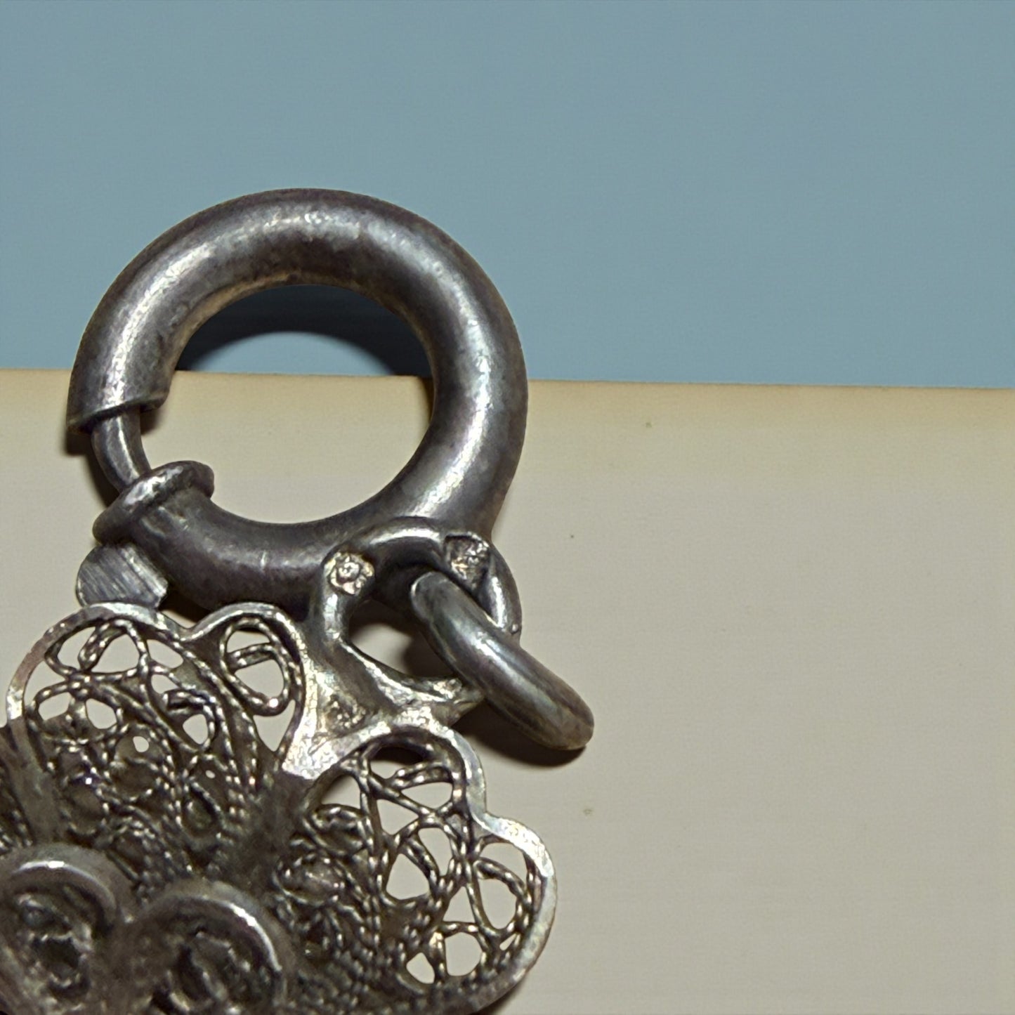 Antico bracciale, fine filigrana d’argento a motivi floreali, Dipartimento della Senna