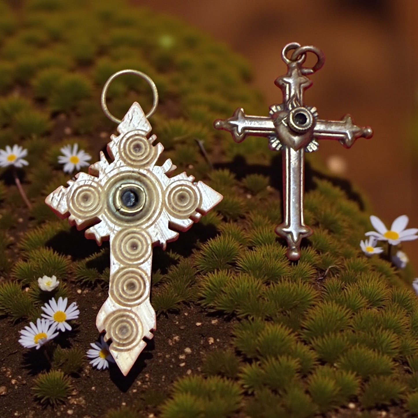 Coppia di antiche croci di fine ottocento con lenti Stanhope