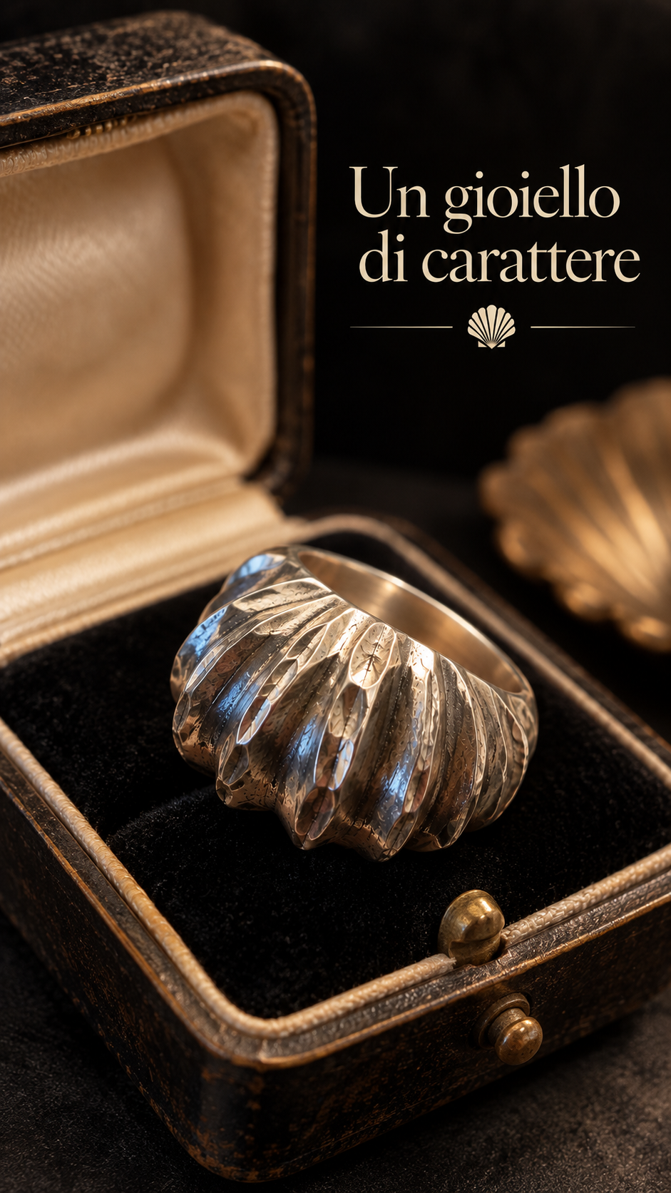 Anello in argento modernista a guisa di conchiglia