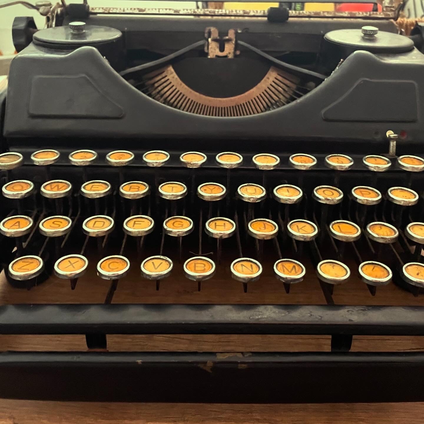 1930s Portable SIM Typewriter