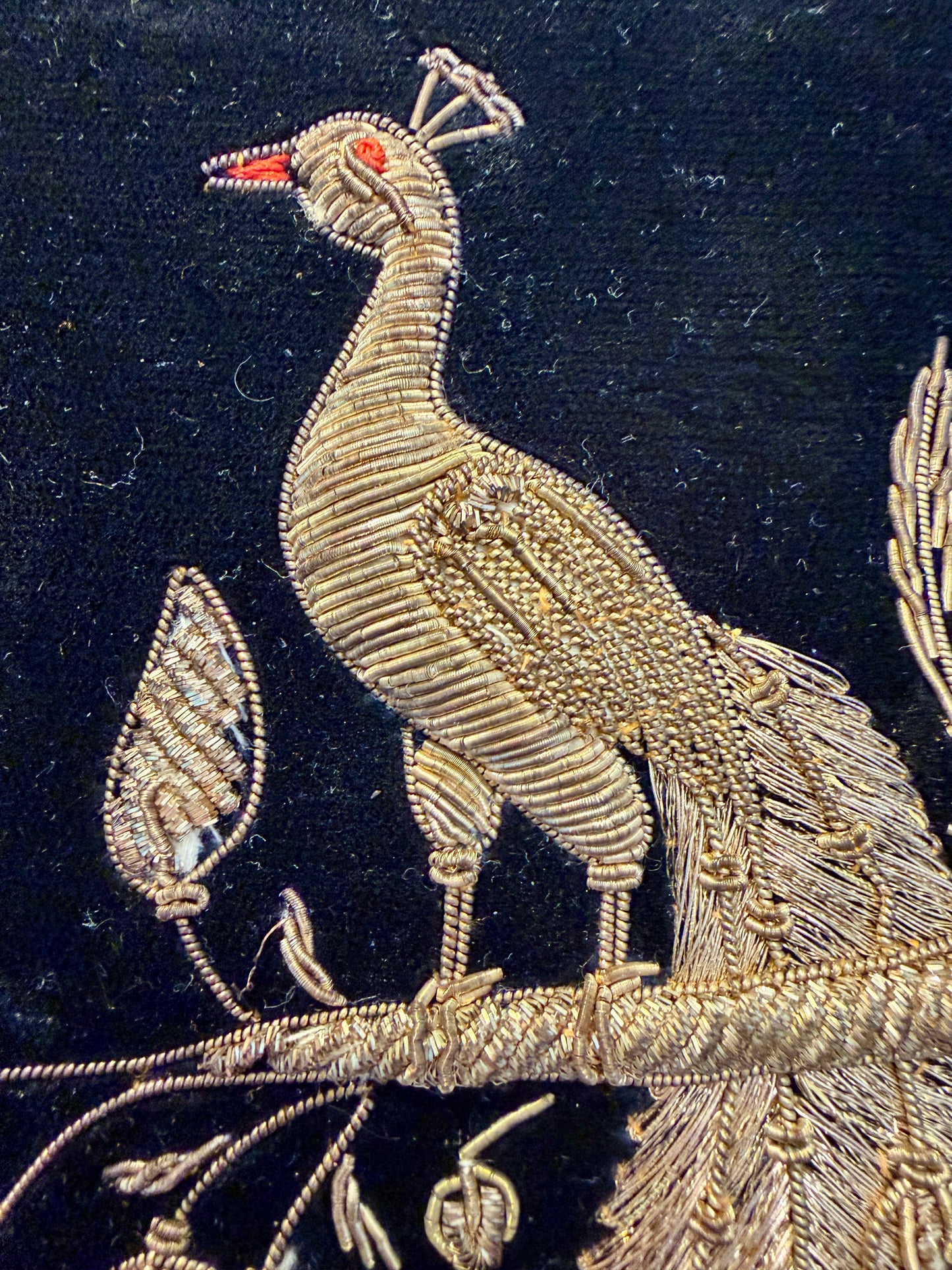Borsa gioiello in velluto con pavone ricamato in canutiglia, anni ‘50-‘60