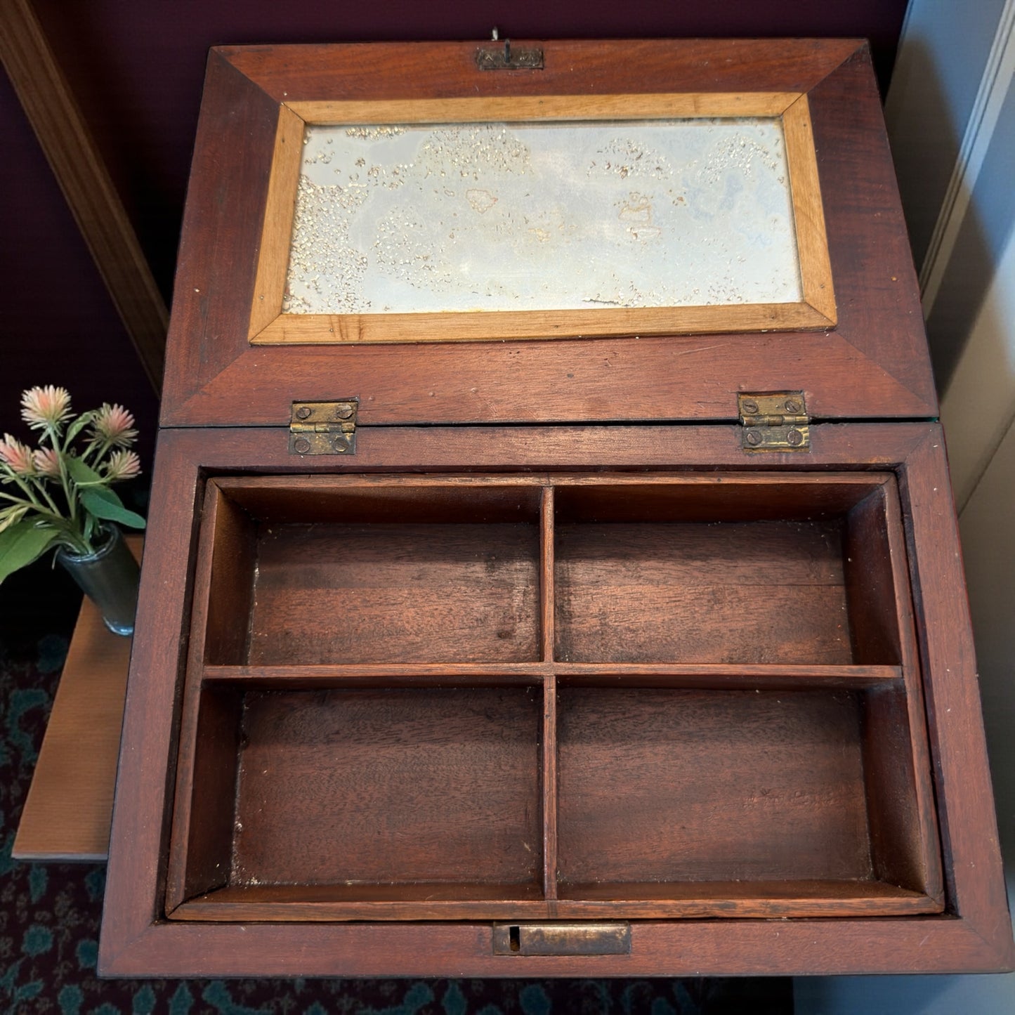 Antica scatola da lavoro femminile di fine ‘800 con cuscino superiore e doppio scomparto