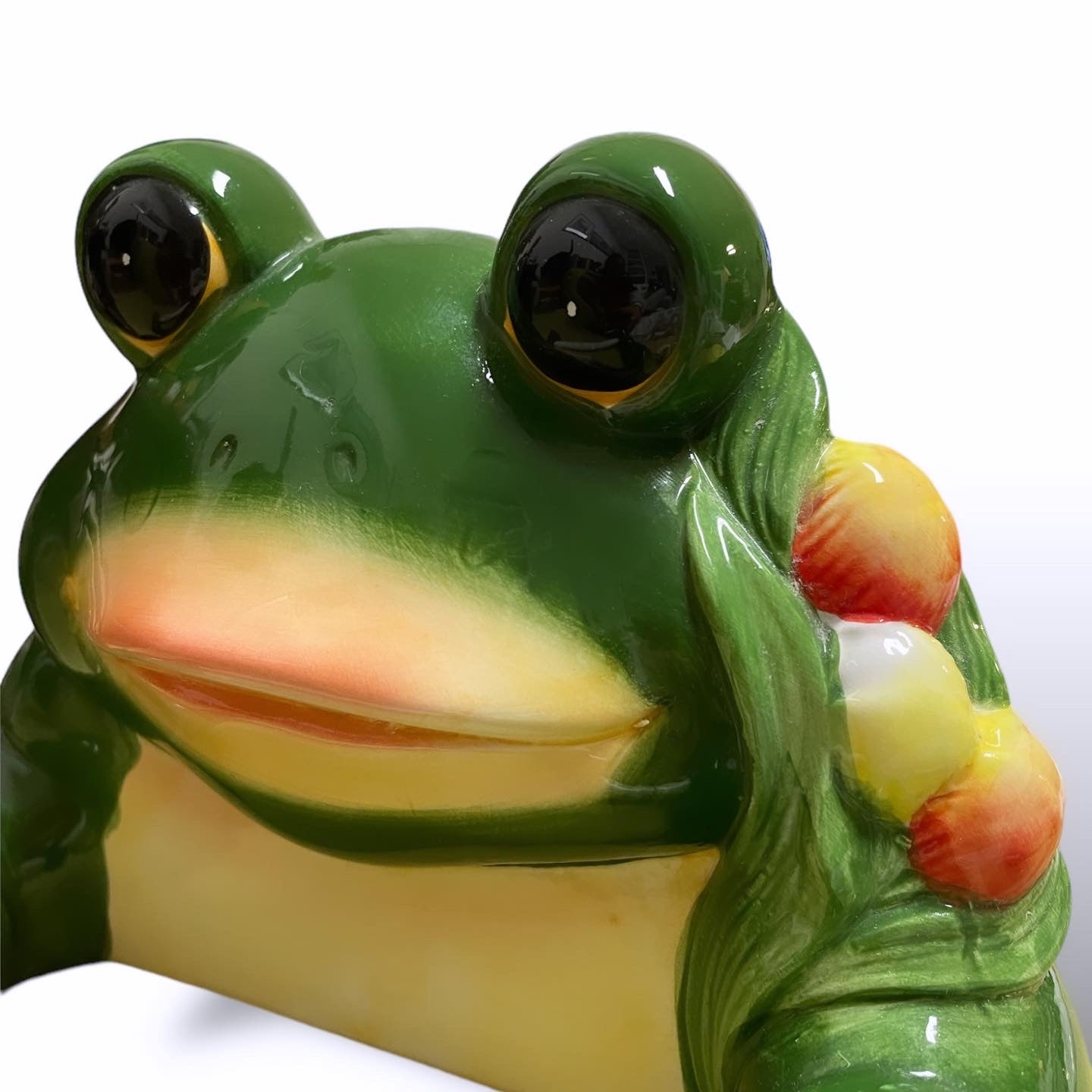 Porcelain frog toilet paper holder