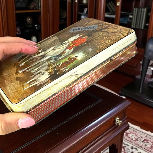 Scatola latta Pavesi Biscottini Novara con scena di caccia alla volpe