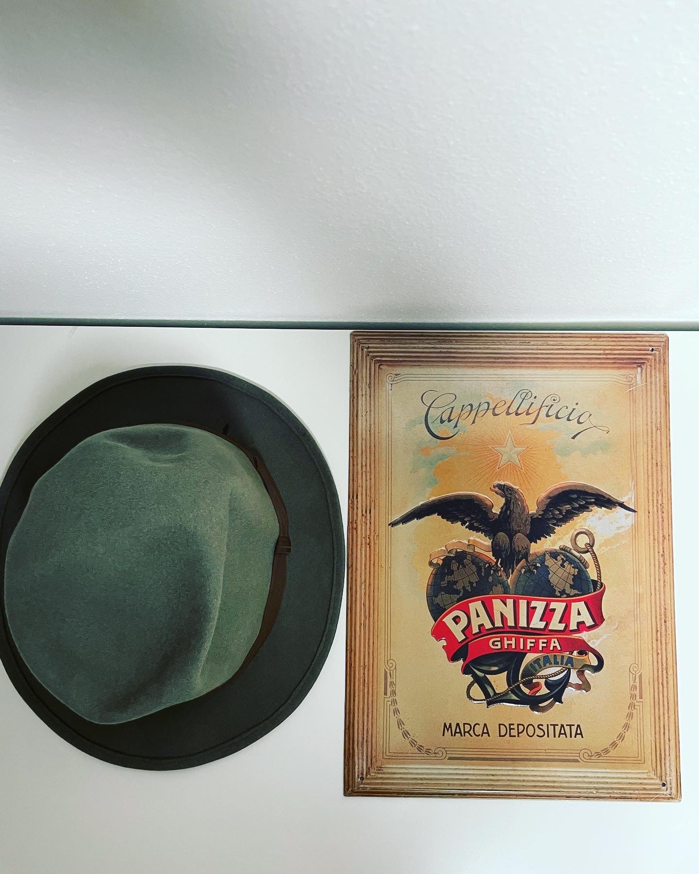 Panizza hat and sign